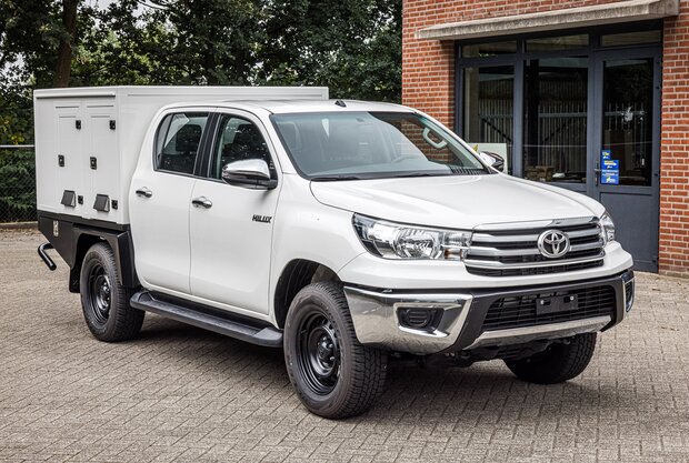 Toyota Hilux Double Cab K9 transport