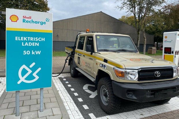 100% Electric Toyota Landcruiser 79 Pick-Up