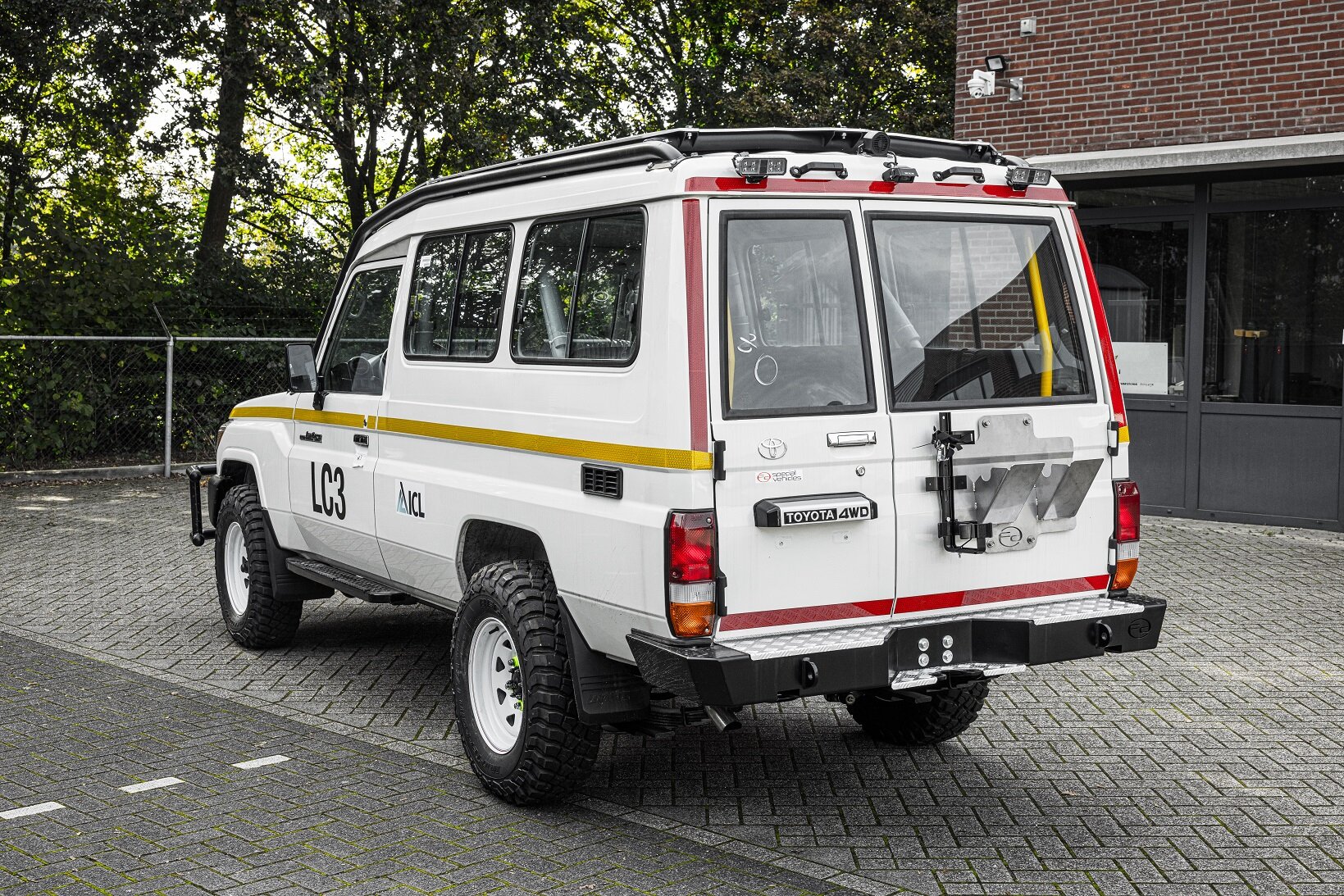 Toyota-Landcruiser-Mining