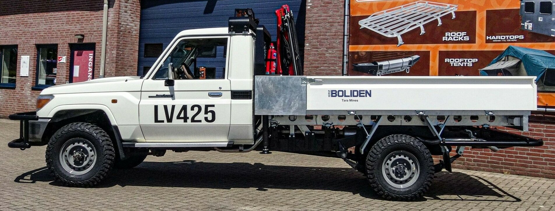 Landcruiser-Rockbolt-carrier-stretched-wheelbase